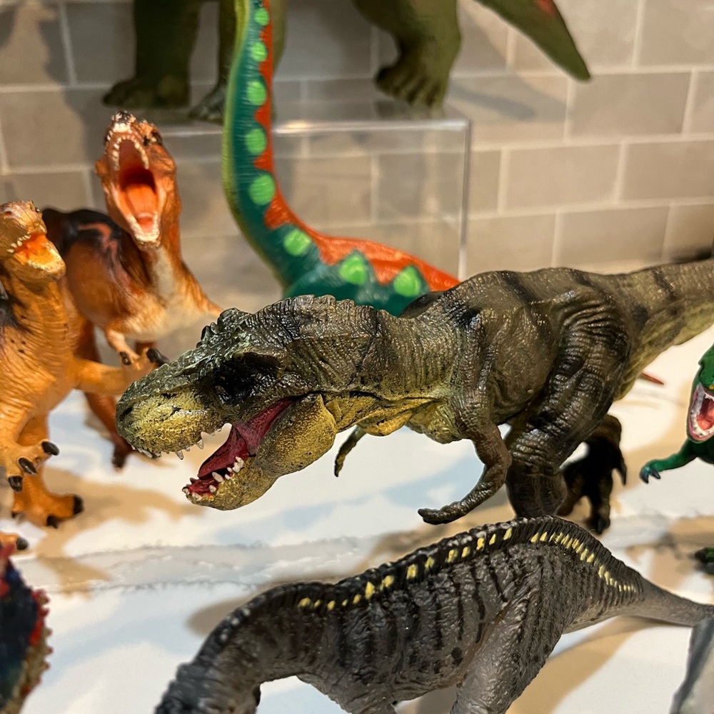 Dinosaur - Picture 5 of 7
